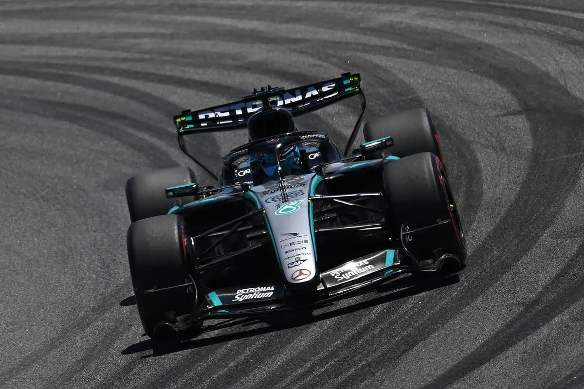 George Russell inconvenient in his Mercedes in last stint