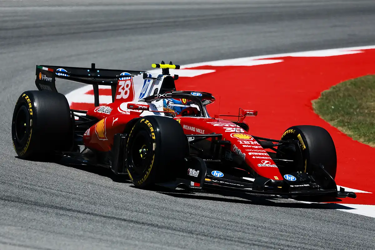 Lewis Hamilton leads the Ferrari slipstream train at Monza