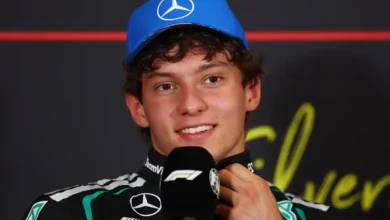 Kimi Antonelli attacking hard during the British GP 2026 at Silverstone, directly linked to the focus keyphrase: Mercedes engine trick surprises McLaren at Silverstone.