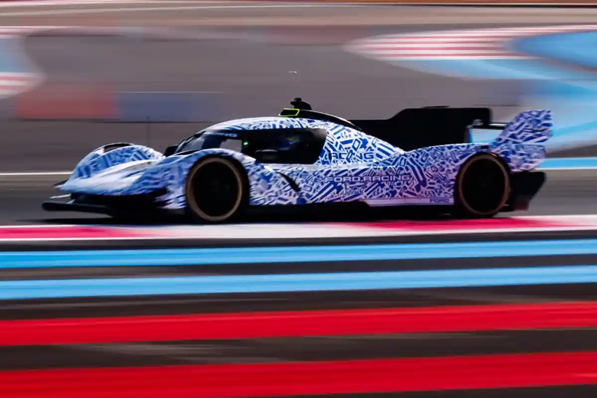 Ford LMDh Hypercar during its FIA WEC shakedown at Paul Ricard, photographed by Czakoi Erik (Czakesz1980).
