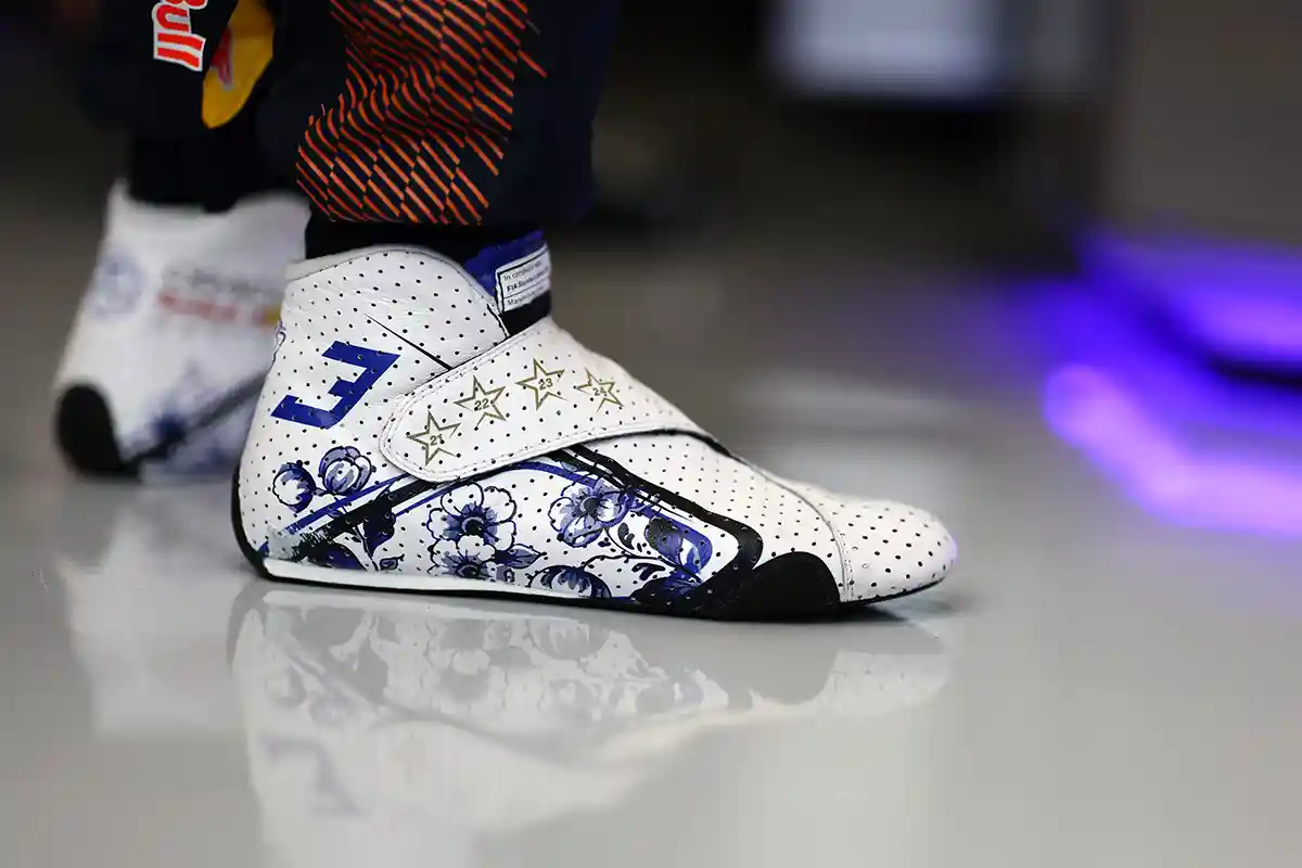 Max Verstappen’s Delft blue design race shoes with Dutch porcelain pattern. Copyright RedBullContentPool.