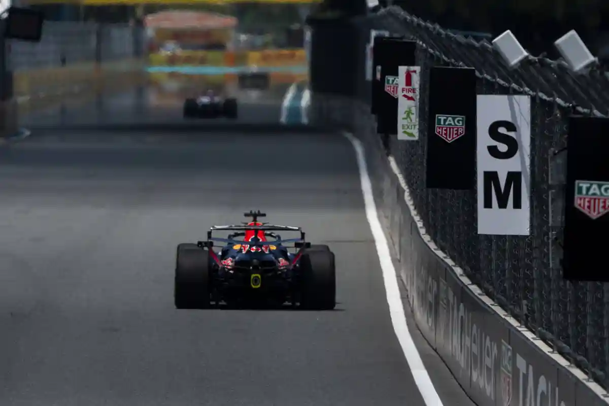 Red Bull RB22 with fully opened rear wing during F1 2026 active aero deployment, captured at high speed. Copyright IMAGO.