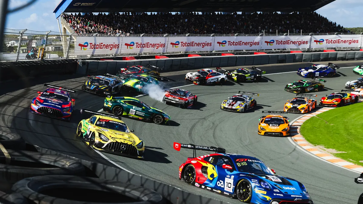 GT3 cars running several abreast through the banked Hugenholtzbocht at Circuit Zandvoort