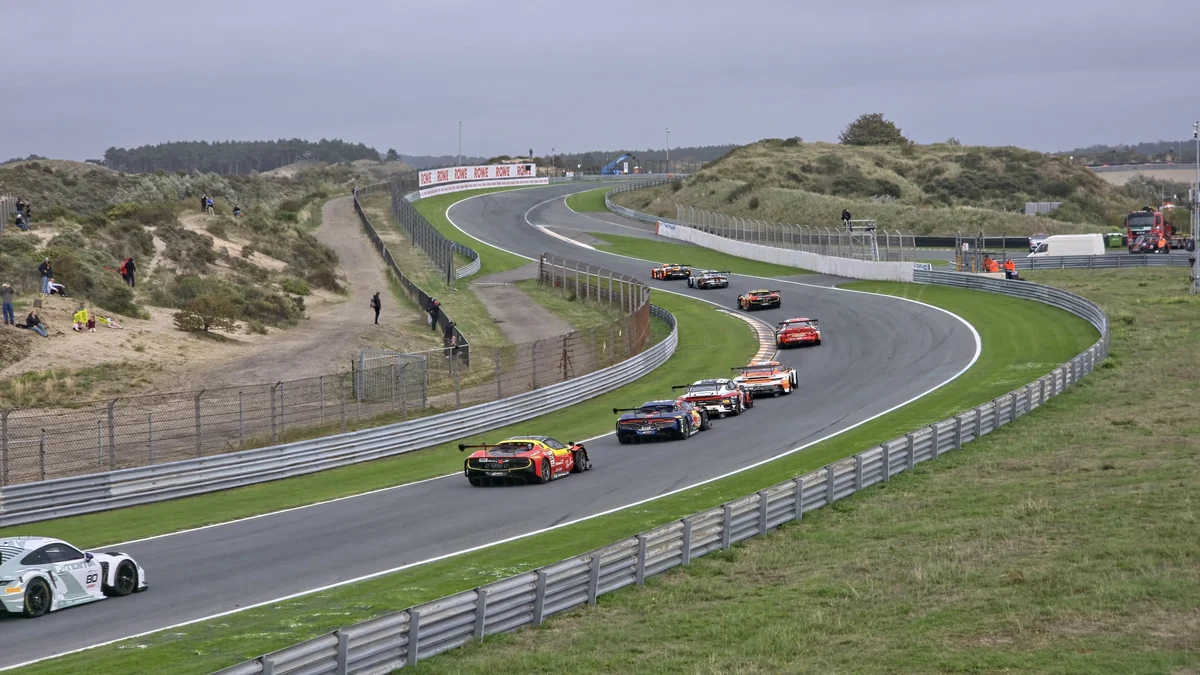 GT3 cars running nose to tail through Scheivlak at Zandvoort during Race 1
