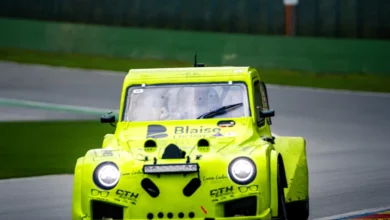 The yellow #16 The Golden Horse II Dyane on a wet track at Spa-Francorchamps