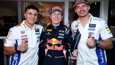 Alisha Palmowski celebrates the F1 Academy title with Isack Hadjar and Max Verstappen in Austin
