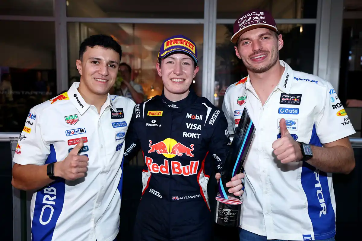 Alisha Palmowski celebrates the F1 Academy title with Isack Hadjar and Max Verstappen in Austin